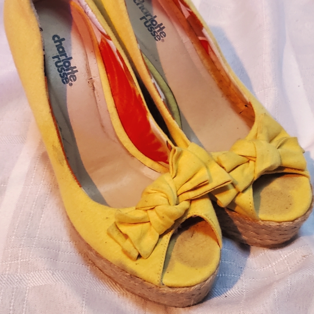 Well Worn | Charlotte Russe | Yellow Wedge | Women's Size 8